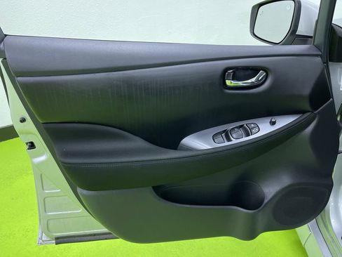 Used 2025 Nissan Leaf S image 16