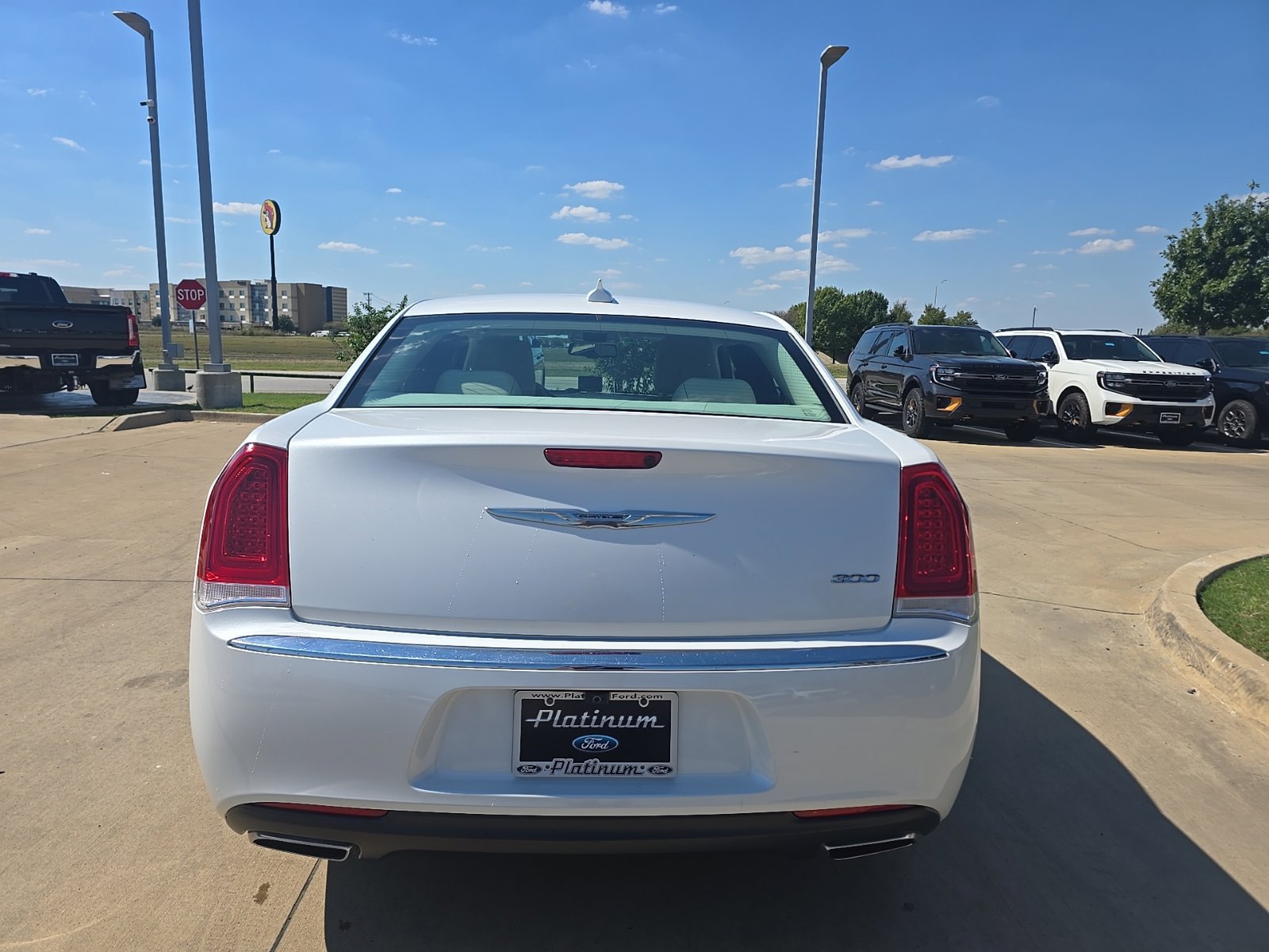 Used 2015 Chrysler 300 Limited RWD image 4