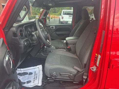 Used 2024 Jeep Wrangler Unlimited Rubicon image 13
