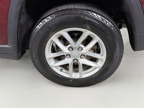 Used 2023 Jeep Grand Cherokee Laredo AWD/4WD image 32