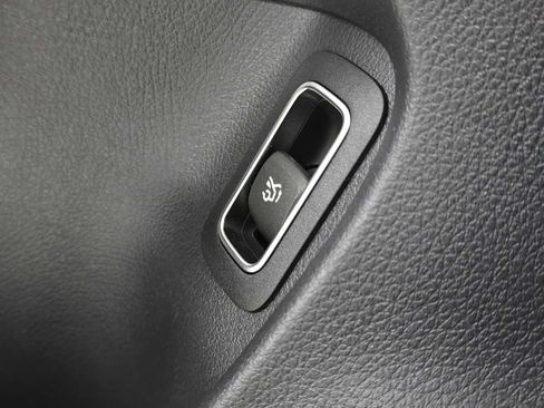 Used 2025 Mercedes-Benz CLA 250 4MATIC image 25