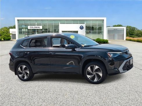 Used 2025 Volkswagen Taos SE w/ Taos Adventure Package (SXB) AWD/4WD image 7