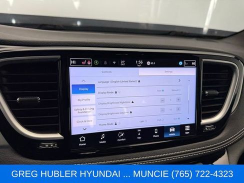 Used 2025 Chrysler Pacifica Limited FWD image 33