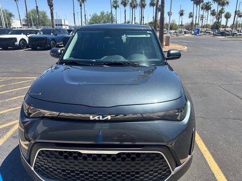 Used 2025 Kia Soul LX w/ LX Technology Package FWD image 2