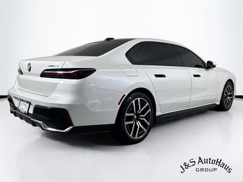 Used 2024 BMW i7 xDrive60 AWD/4WD image 7