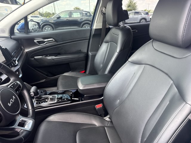 Used 2025 Kia Sportage EX FWD image 5