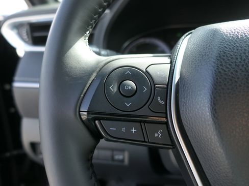 Used 2024 Toyota Venza XLE image 20