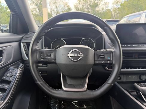 Used 2025 Nissan Rogue SV AWD/4WD image 30