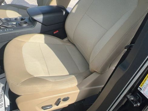 Used 2017 Ford Explorer XLT FWD image 19