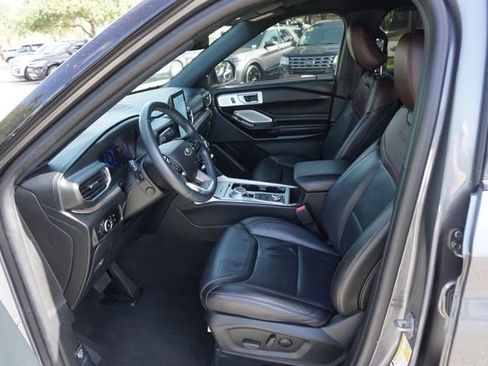 Used 2023 Ford Explorer Platinum w/ Technology Package AWD/4WD image 21
