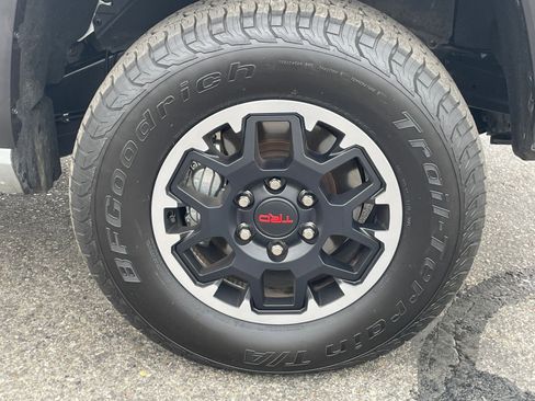 Used 2025 Toyota Tacoma TRD Off-Road image 30