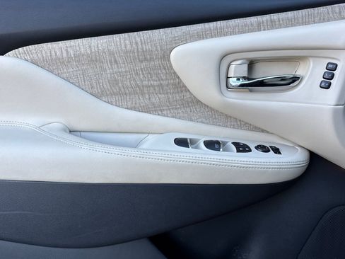 Used 2024 Nissan Murano SL image 11