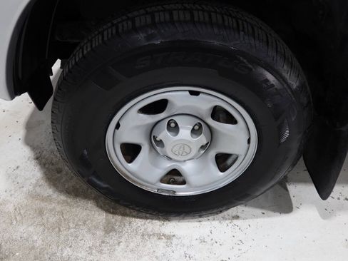 Used 2013 Toyota Tacoma PreRunner w/ SR5 Pkg RWD image 9