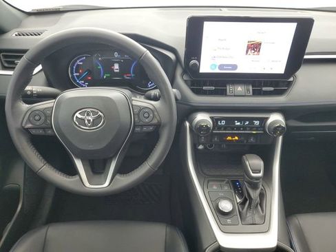 Used 2024 Toyota RAV4 XSE AWD/4WD image 17