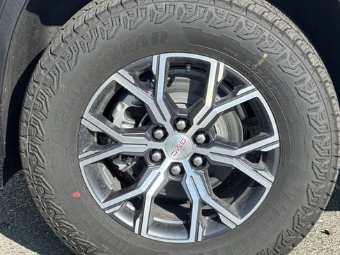 Used 2026 GMC Acadia AT4 w/ Luxury Package AWD/4WD image 26