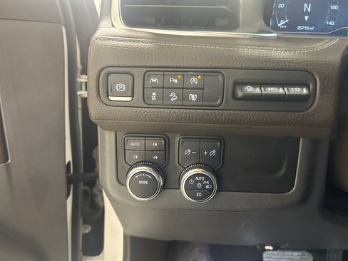 Used 2024 GMC Yukon Denali AWD/4WD image 19