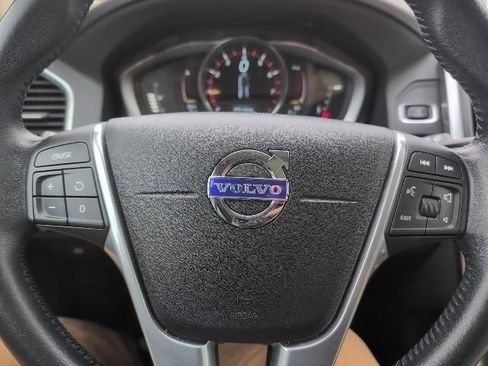 Used 2016 Volvo XC60 T5 Premier w/ Proximity Package image 26
