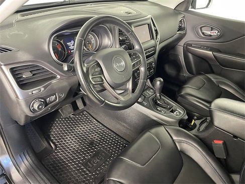 Used 2019 Jeep Cherokee Latitude Plus w/ Comfort/Convenience Group image 3