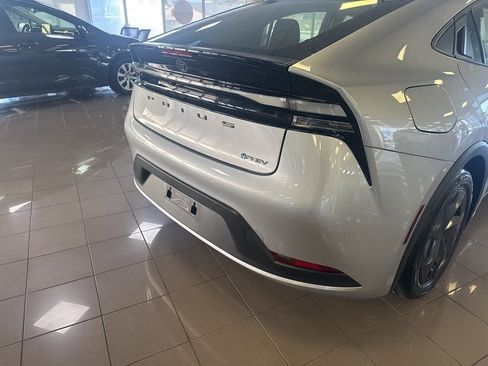 New 2025 Toyota Prius Plug-In Hybrid image 16