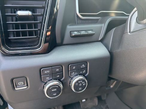 Used 2024 GMC Sierra 2500 AT4X w/ AT4X AEV Edition image 17