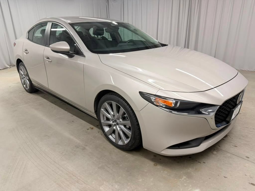 Used 2022 MAZDA MAZDA3 s FWD image 2