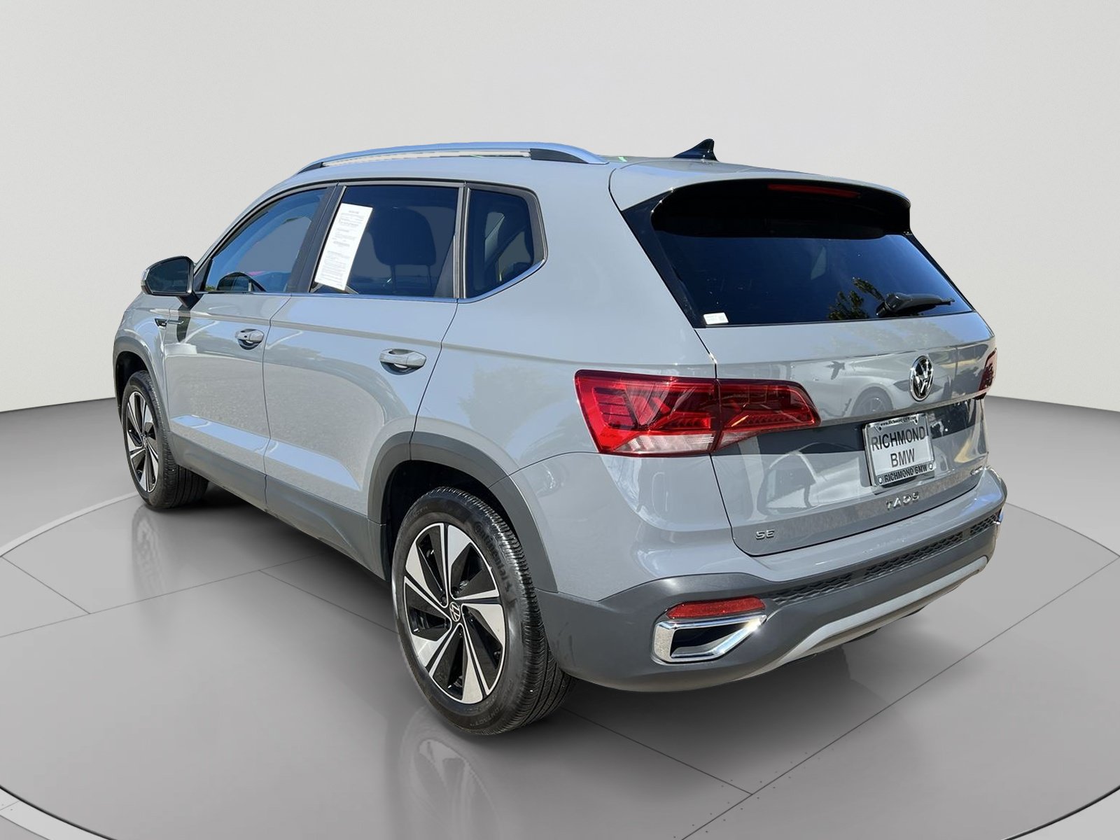 Used 2024 Volkswagen Taos SE AWD/4WD image 3