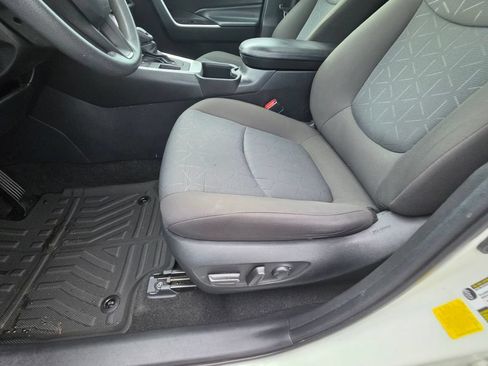 Used 2022 Toyota RAV4 XLE w/ Convenience Package FWD image 12
