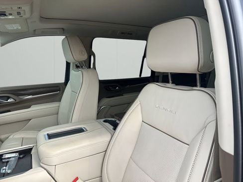 Certified 2023 GMC Yukon XL Denali image 26