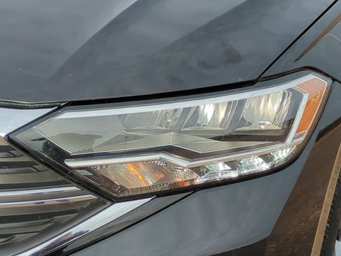 Used 2023 Volkswagen Jetta SE image 10