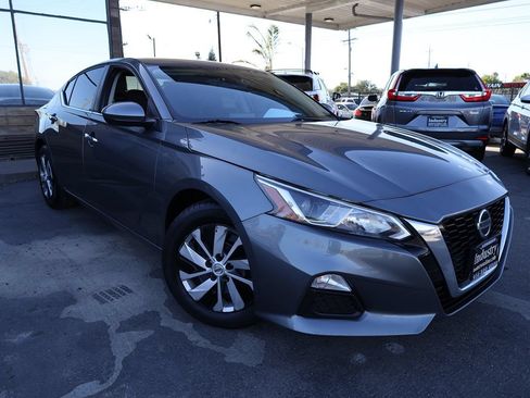 Used 2020 Nissan Altima 2.5 S FWD image 2