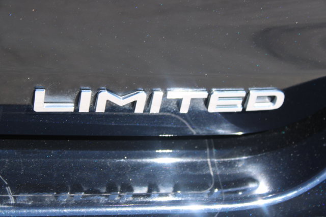 Used 2023 Toyota Highlander Limited FWD image 6