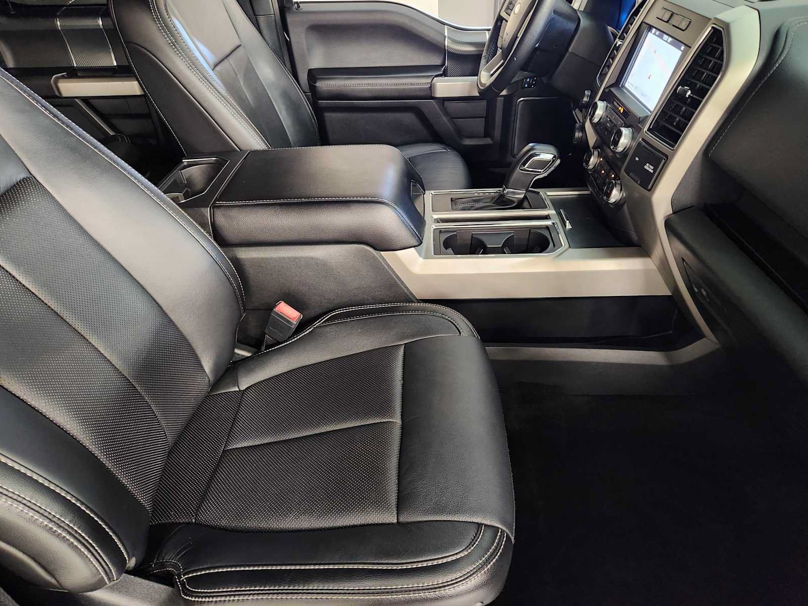 Used 2019 Ford F150 Lariat w/ Equipment Group 502A Luxury AWD/4WD image 3