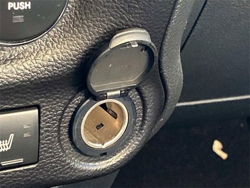 Used 2017 Jeep Wrangler Unlimited Sahara image 27