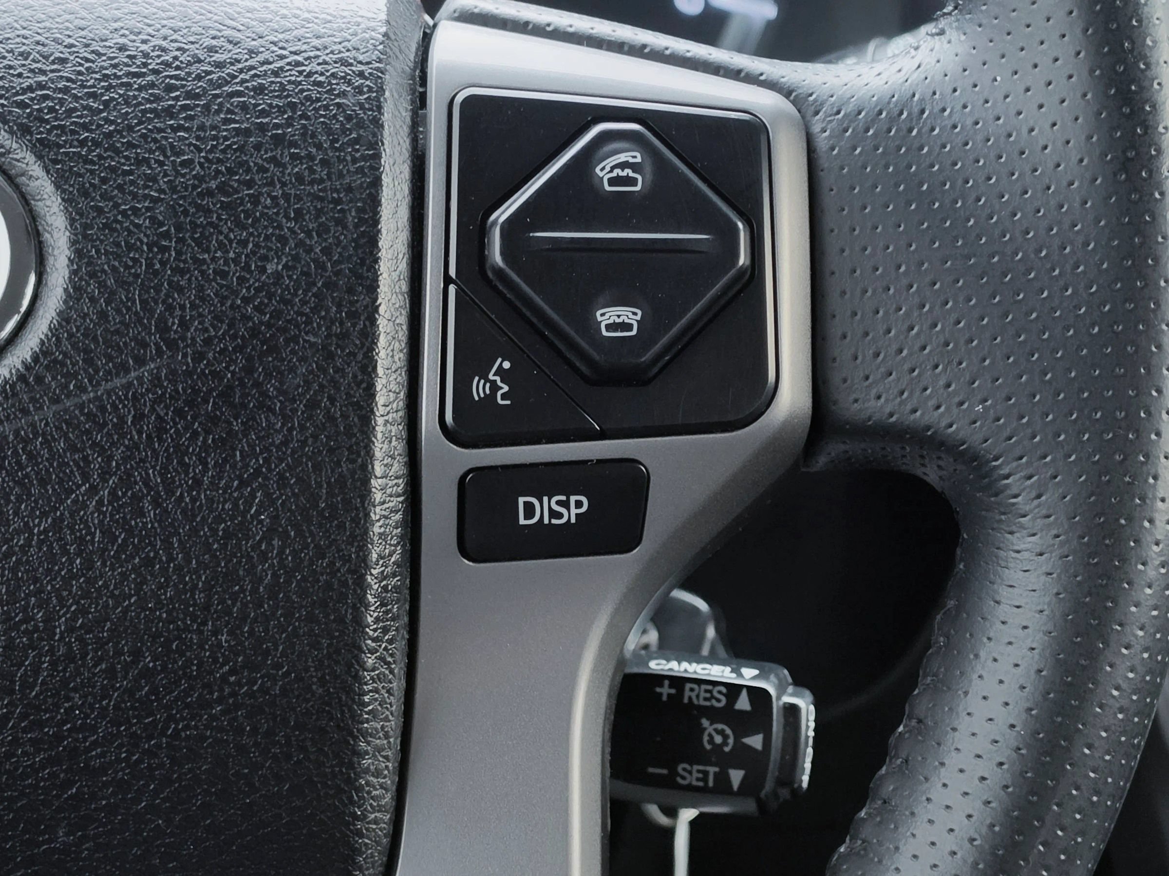 Used 2018 Toyota 4Runner SR5 AWD/4WD image 24