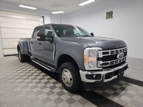 Used 2023 Ford F350 XLT image 4