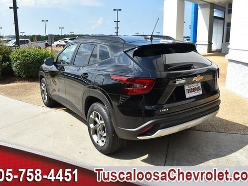 Certified 2024 Chevrolet Trax LT w/ Driver Confidence Package FWD image 7