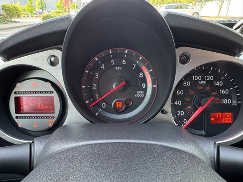 Used 2015 Nissan 370Z Roadster RWD image 29