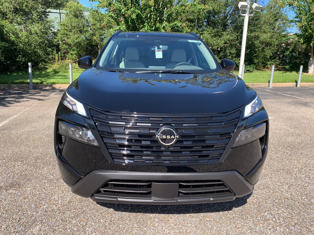 New 2026 Nissan Rogue Dark Armor FWD image 3