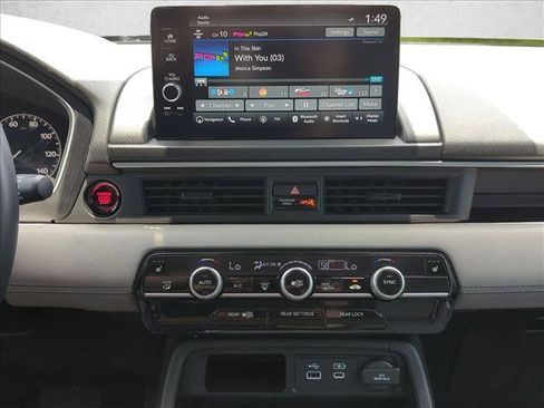 Used 2025 Honda Pilot Touring image 14