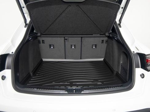 New 2026 Porsche Macan AWD/4WD image 40