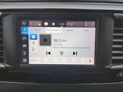 Used 2023 Chrysler Voyager LX FWD image 16