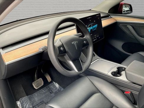 Used 2024 Tesla Model Y Long Range AWD/4WD image 16