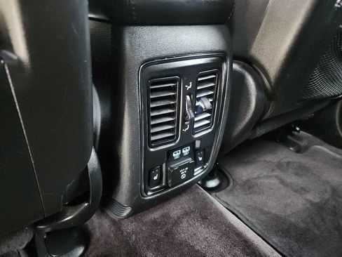 Used 2018 Jeep Grand Cherokee Limited image 27