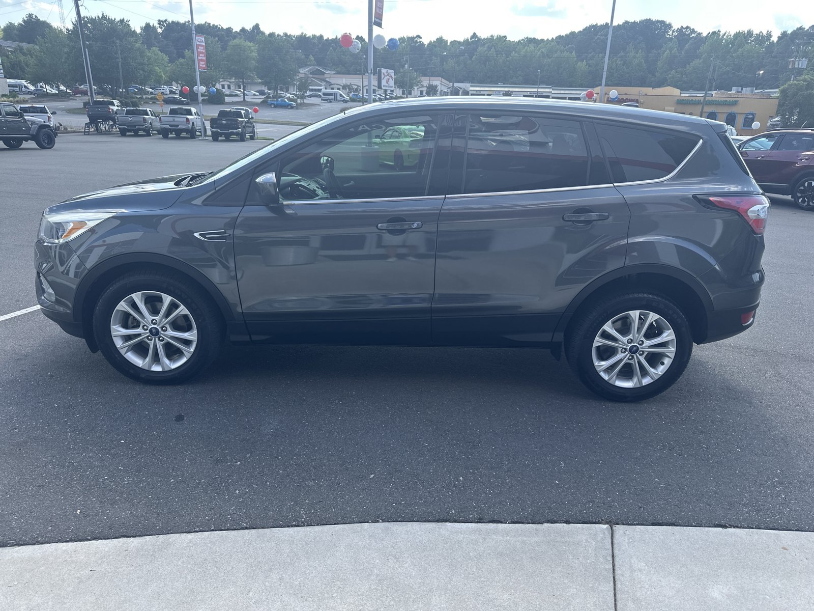 Used 2017 Ford Escape SE FWD image 5