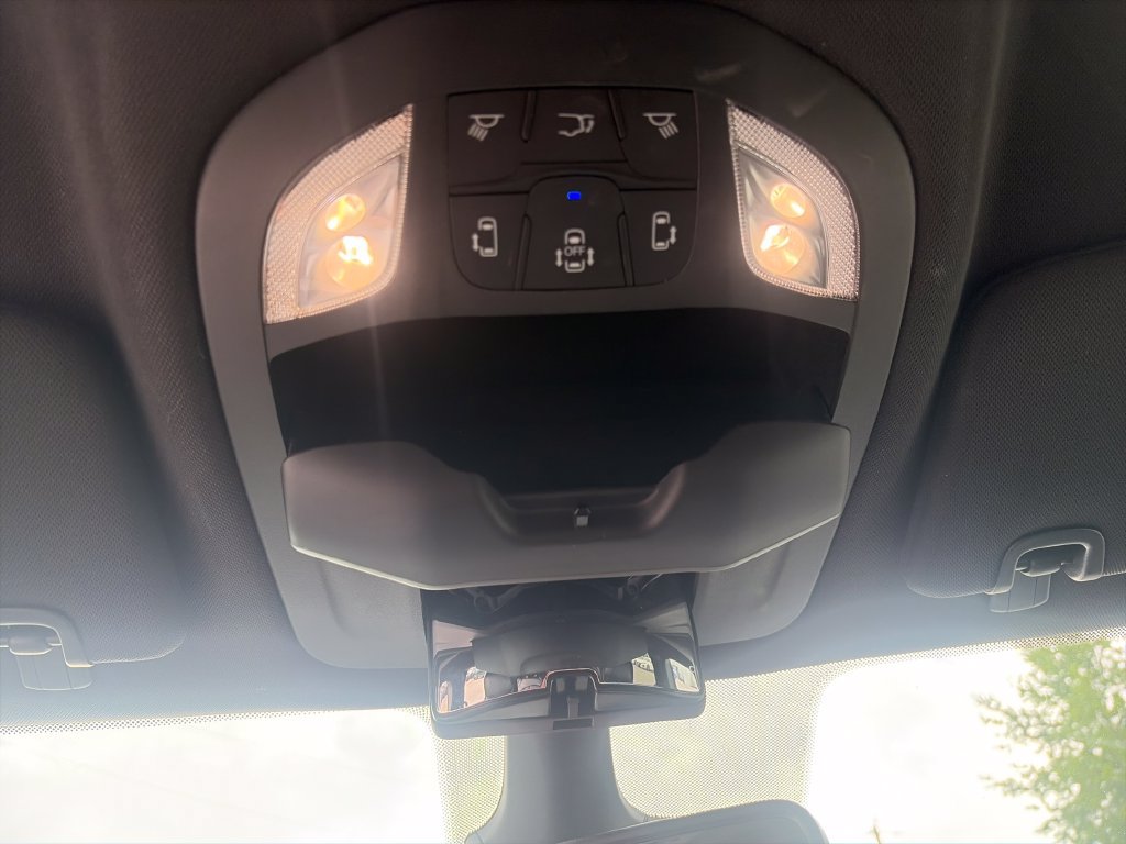 Used 2025 Chrysler Pacifica Select FWD image 36