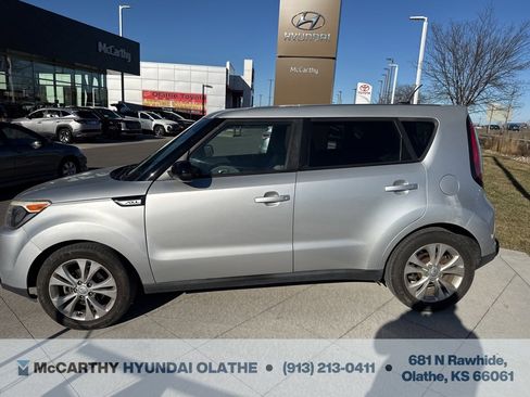 Used 2016 Kia Soul + image 11