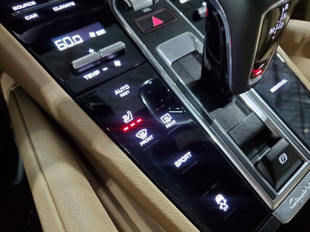 Used 2022 Porsche Cayenne AWD/4WD image 34