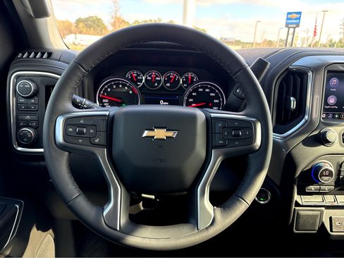 Used 2022 Chevrolet Silverado 1500 LT w/ Z71 Off-Road Package image 12