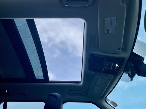 Used 2020 Land Rover Range Rover HSE image 17