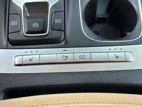 Used 2024 Kia Carnival LX FWD image 9